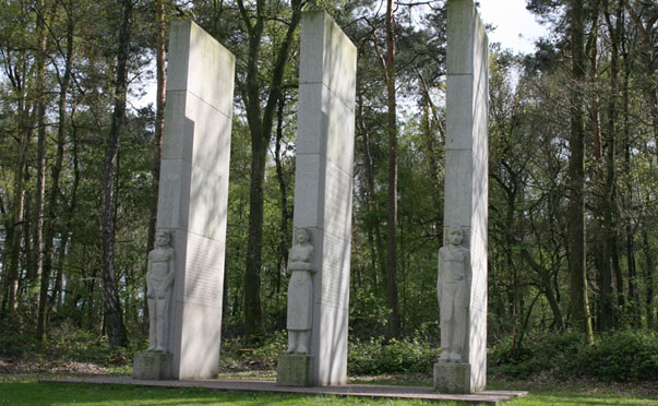 Verzetsmonument op de Markelose Berg Verzetsmonument op de Markelose Berg